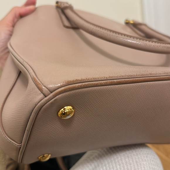 Prada Saffiano Lux Tote in Cammeo. - Picture 9 of 15